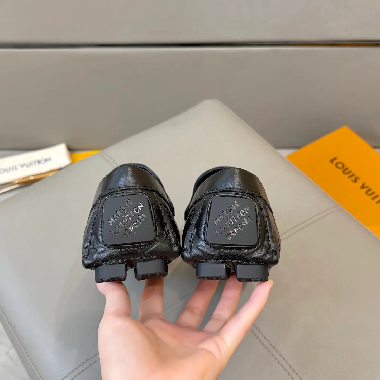 Factory price: 460💰LV men's beanie shoes 2025 official website synchronized <market top version> imported first layer litchi pattern/embossed ➕ black cowhide original packaging. Size 38-45